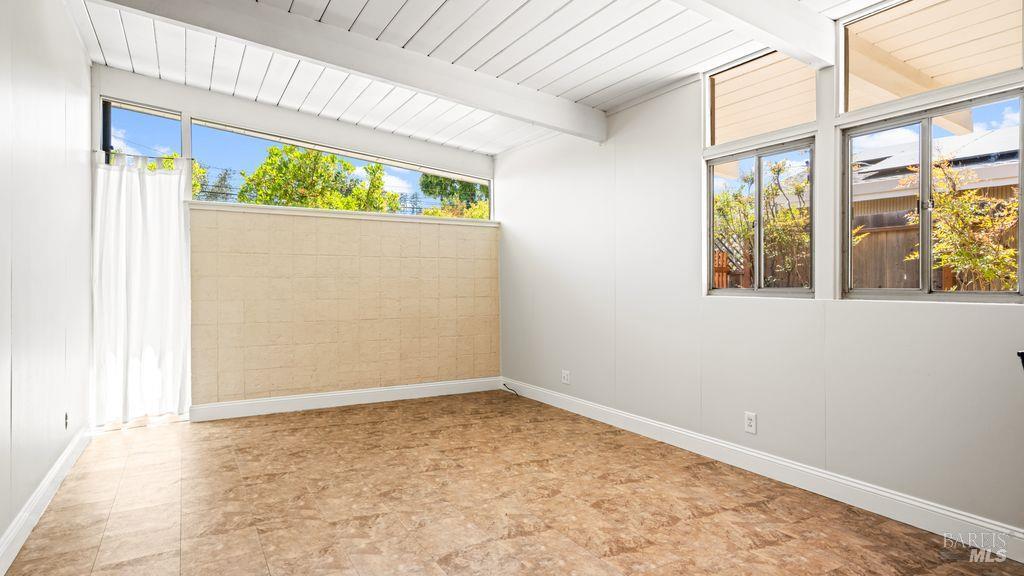 Detail Gallery Image 9 of 24 For 734 Del Ganado Rd, San Rafael,  CA 94903 - 3 Beds | 2 Baths