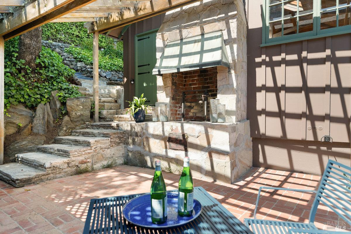 Detail Gallery Image 40 of 47 For 122 Circle Ave, Mill Valley,  CA 94941 - 2 Beds | 2 Baths