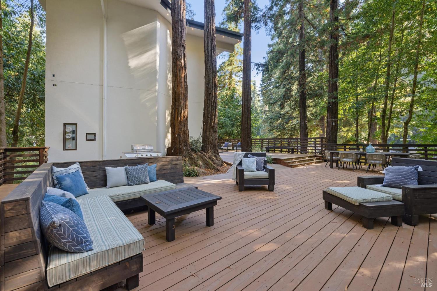 Detail Gallery Image 9 of 78 For 14685 Willow Rd, Rio Nido,  CA 95446 - 3 Beds | 3 Baths