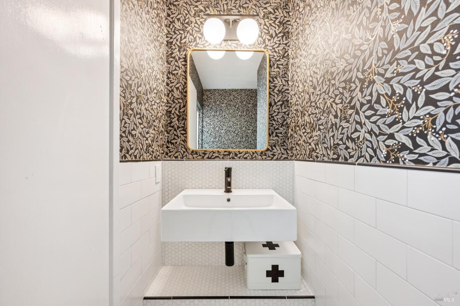 Detail Gallery Image 12 of 21 For 7 Emerson Dr, Mill Valley,  CA 94941 - 2 Beds | 1/1 Baths