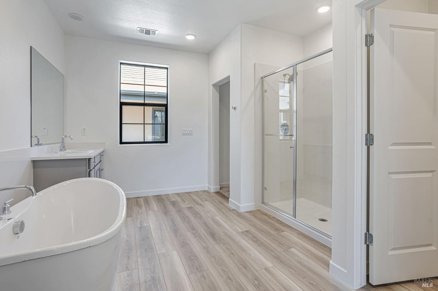 Detail Gallery Image 8 of 12 For 9033 Camino Colegio Rd, Rohnert Park,  CA 94928 - 4 Beds | 3/1 Baths
