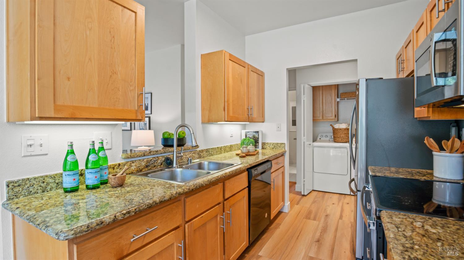 Detail Gallery Image 8 of 24 For 209 E Bayside Ct, Richmond,  CA 94804 - 2 Beds | 2 Baths