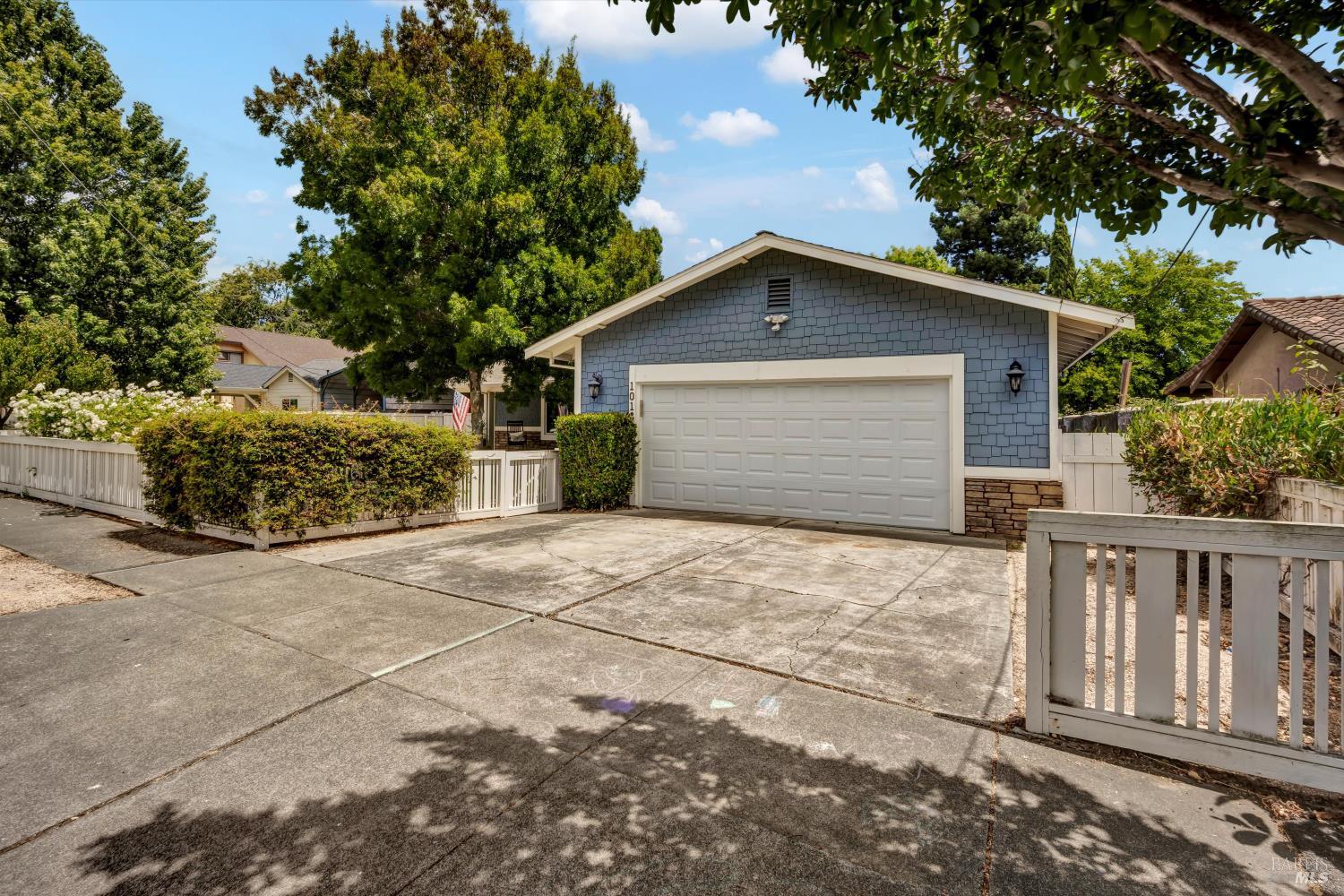 Detail Gallery Image 3 of 38 For 1018 Easum Dr, Napa,  CA 94558 - 3 Beds | 2 Baths