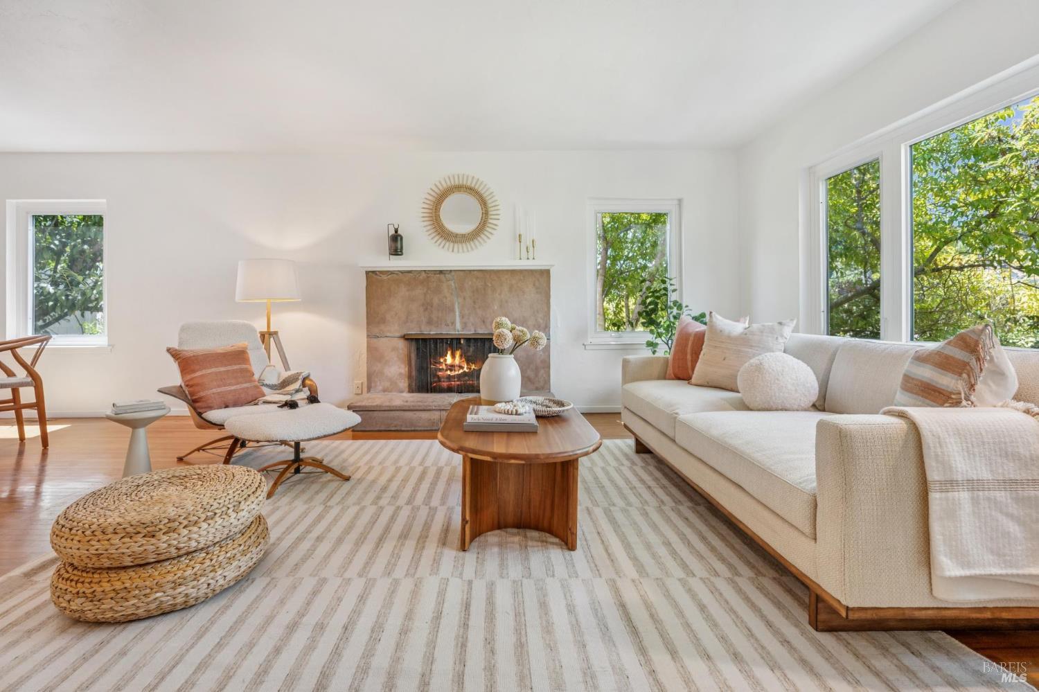 Detail Gallery Image 6 of 38 For 224 Elm Ave, Mill Valley,  CA 94941 - 2 Beds | 1 Baths