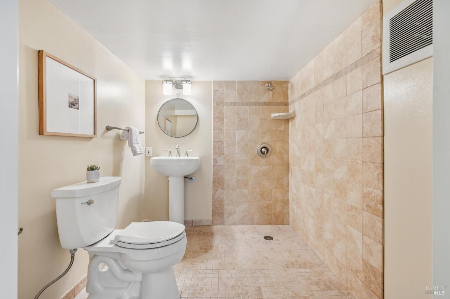 Detail Gallery Image 35 of 38 For 224 Elm Ave, Mill Valley,  CA 94941 - 2 Beds | 1 Baths