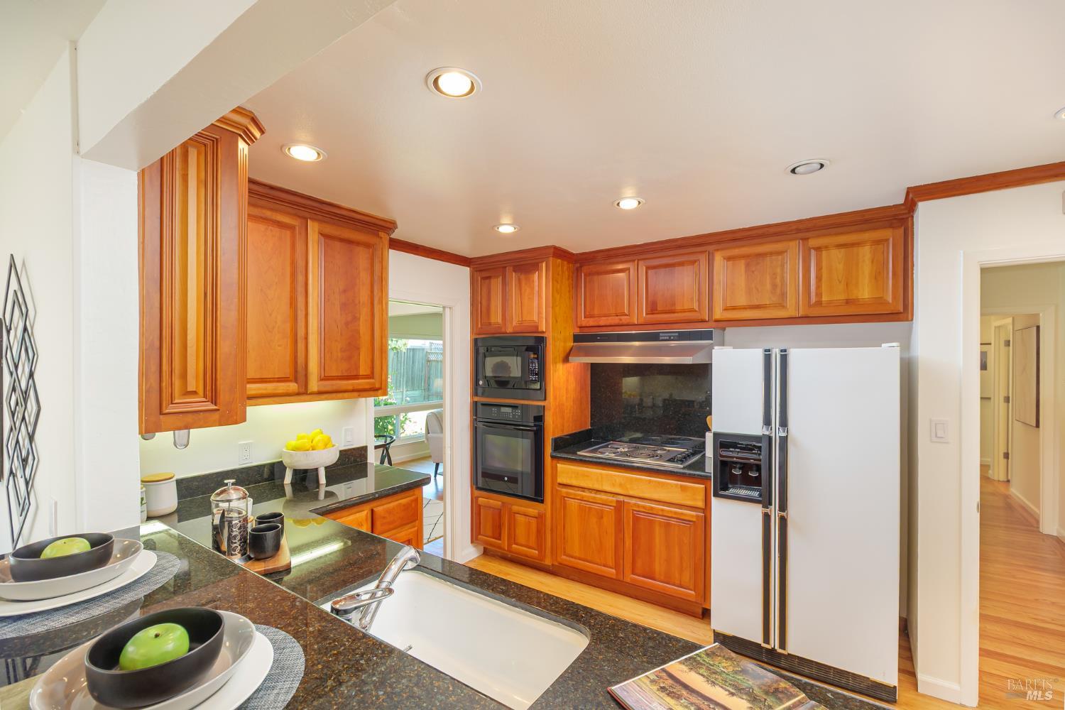 Detail Gallery Image 11 of 38 For 160 Golden Hind Psge, Corte Madera,  CA 94925 - 3 Beds | 2 Baths