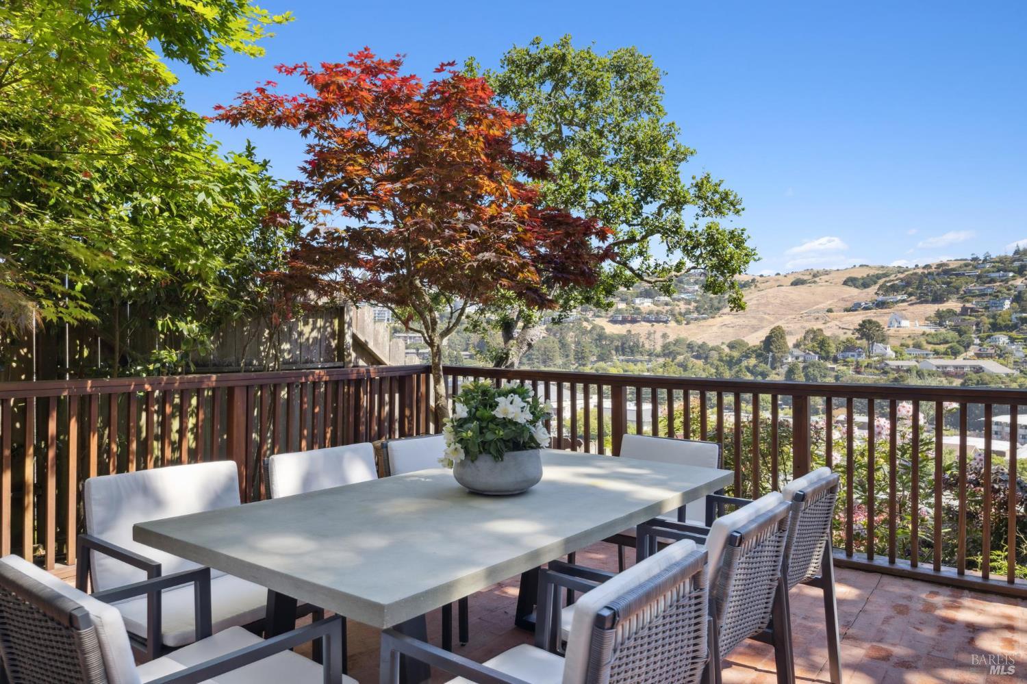 Detail Gallery Image 30 of 47 For 84 Eastview Ave, Tiburon,  CA 94920 - 3 Beds | 2/1 Baths