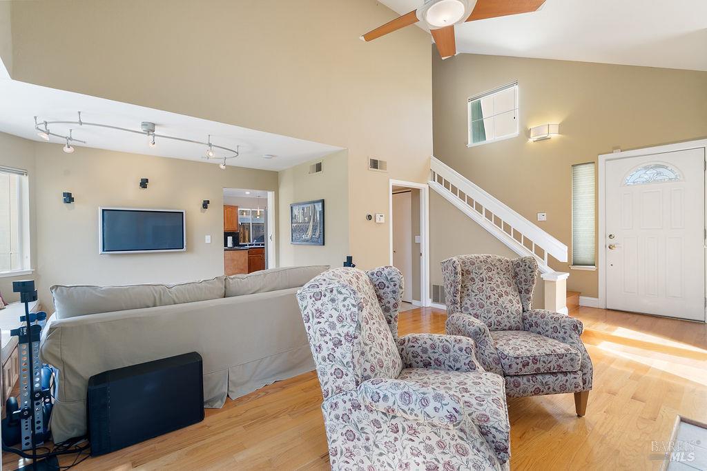 Detail Gallery Image 7 of 34 For 201 James River Rd, Vallejo,  CA 94591 - 3 Beds | 2/1 Baths