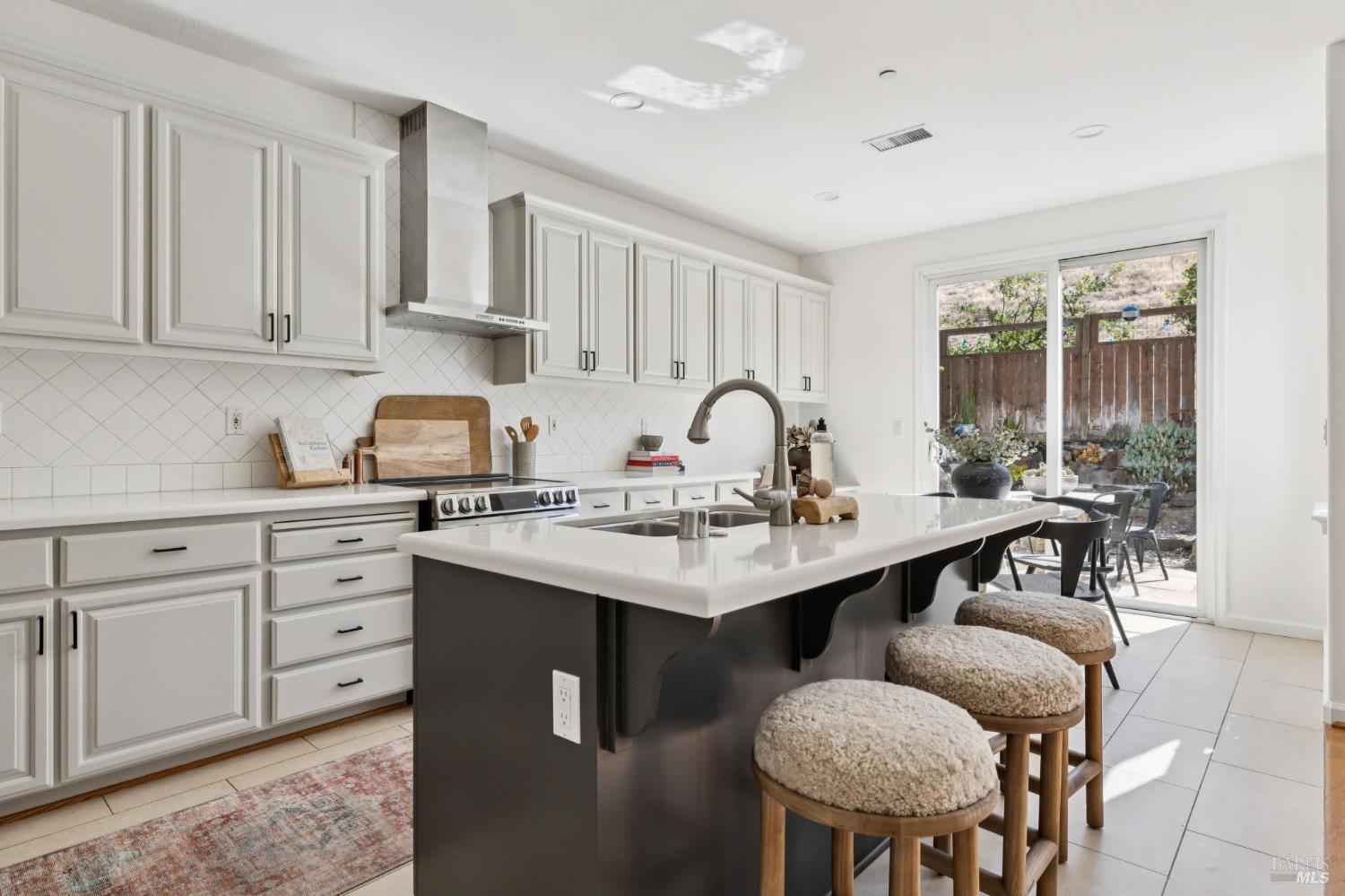 Detail Gallery Image 15 of 52 For 24 Sunny Cove Dr, Novato,  CA 94949 - 5 Beds | 3/1 Baths