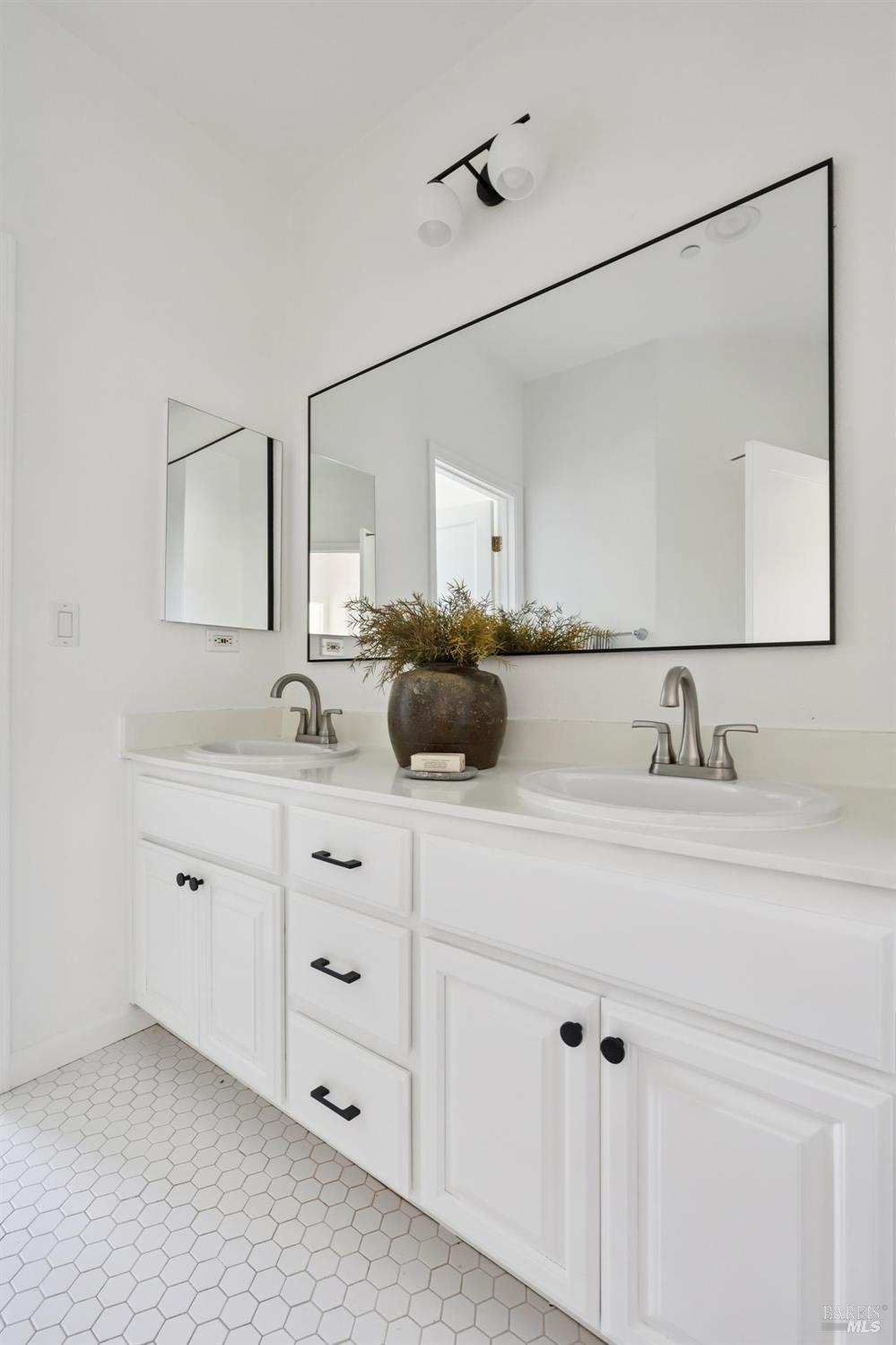 Detail Gallery Image 38 of 52 For 24 Sunny Cove Dr, Novato,  CA 94949 - 5 Beds | 3/1 Baths