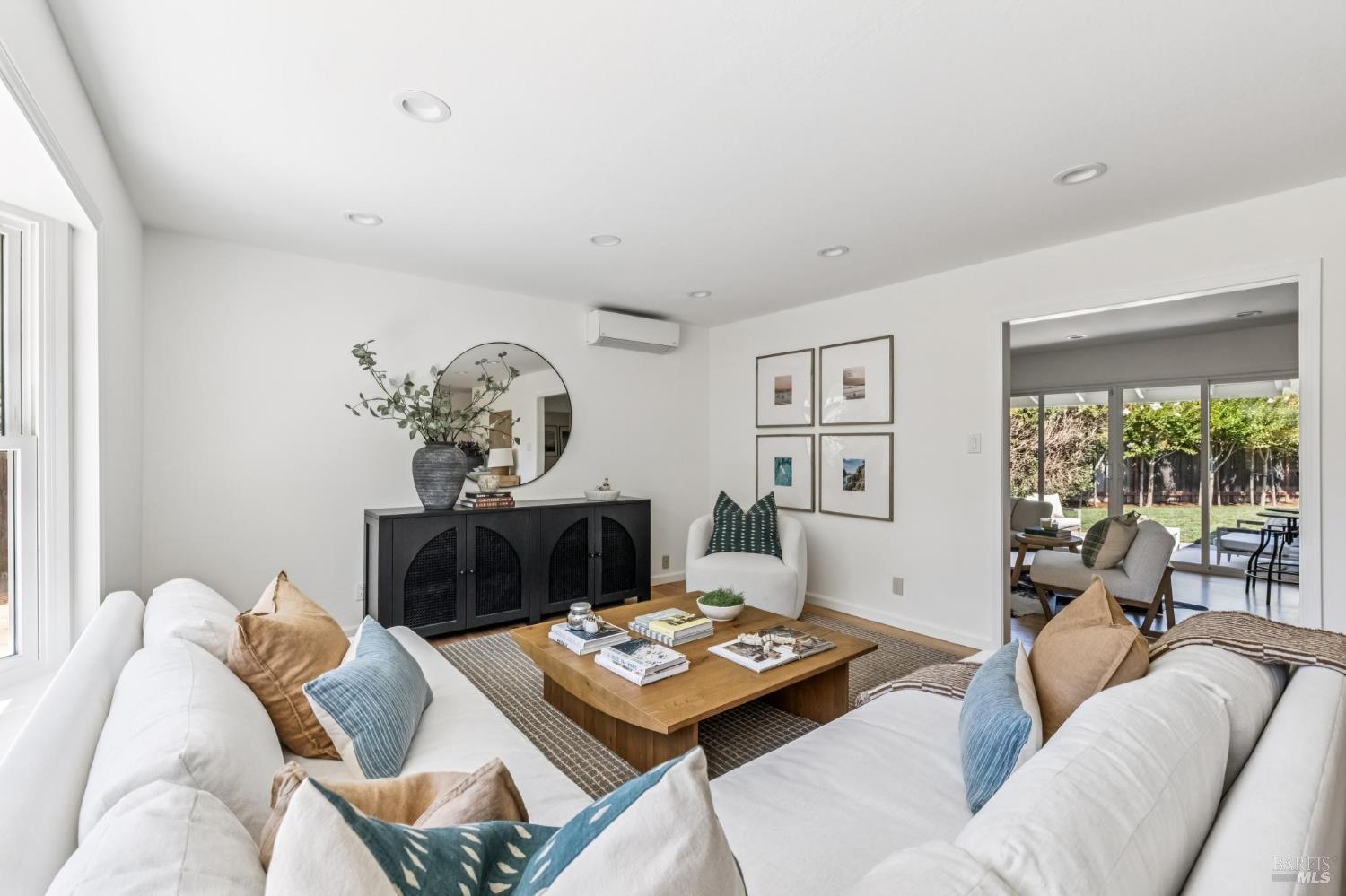 Detail Gallery Image 6 of 46 For 296 Elvia Ct, San Rafael,  CA 94903 - 3 Beds | 2 Baths
