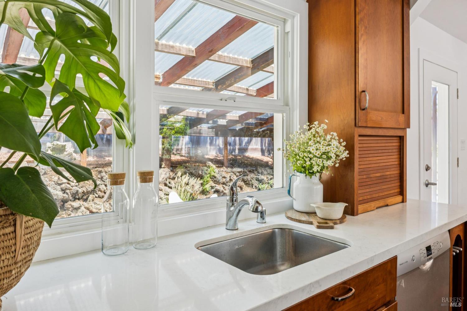 Detail Gallery Image 17 of 41 For 16 Marion Ct, Novato,  CA 94945 - 3 Beds | 1 Baths