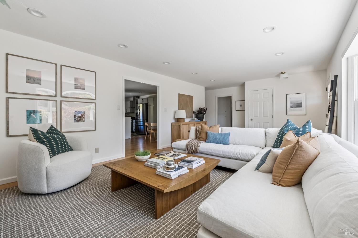 Detail Gallery Image 7 of 46 For 296 Elvia Ct, San Rafael,  CA 94903 - 3 Beds | 2 Baths