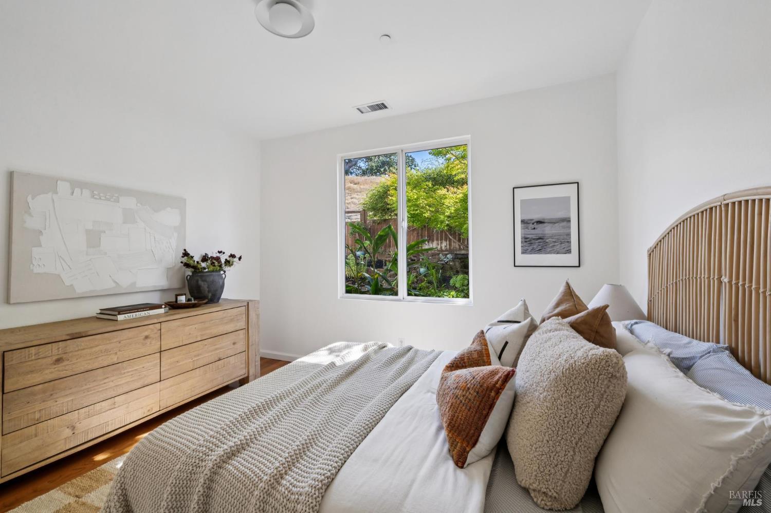 Detail Gallery Image 42 of 52 For 24 Sunny Cove Dr, Novato,  CA 94949 - 5 Beds | 3/1 Baths