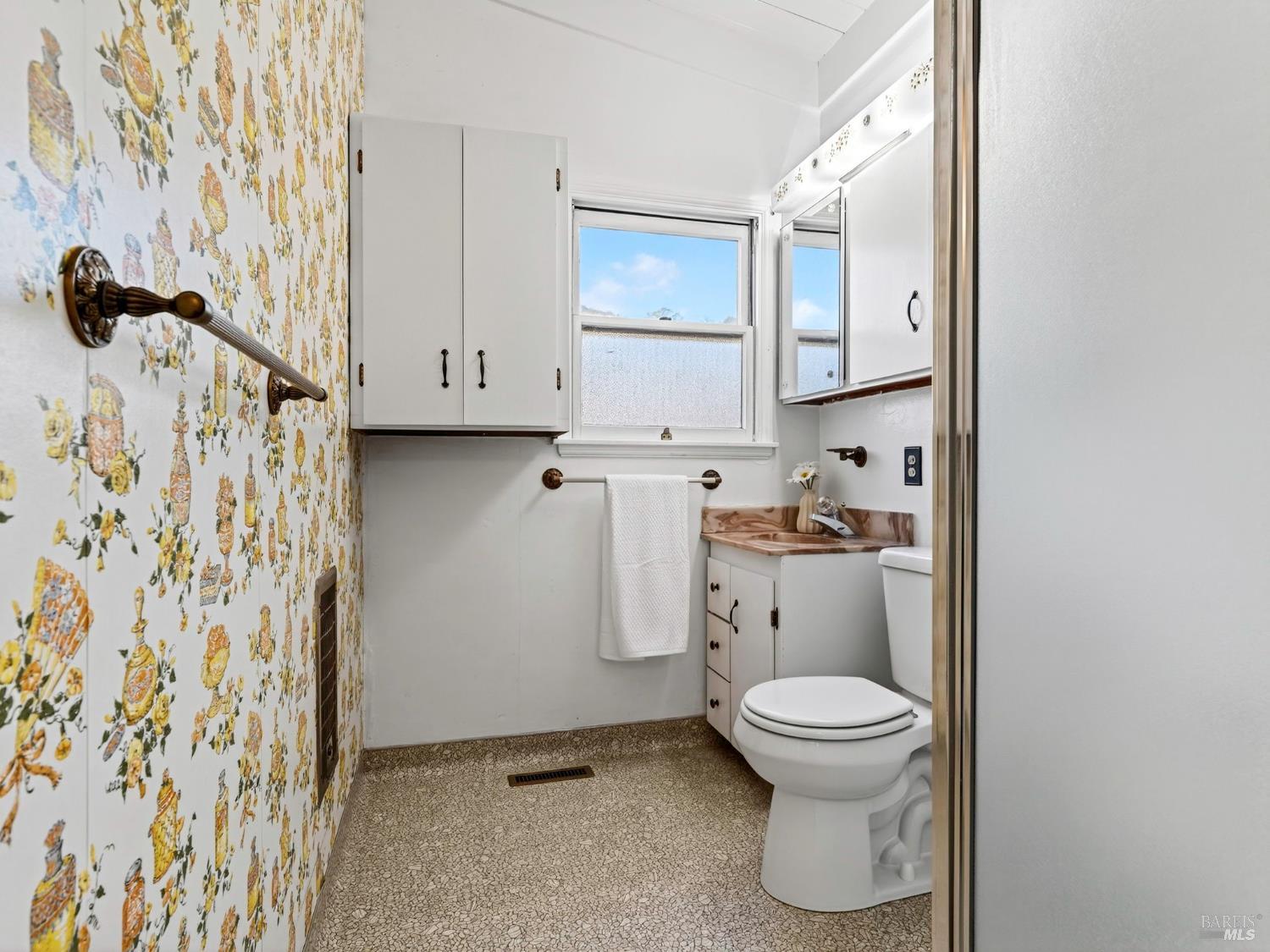 Detail Gallery Image 26 of 40 For 810 Mendocino Dr, Ukiah,  CA 95482 - 4 Beds | 2 Baths
