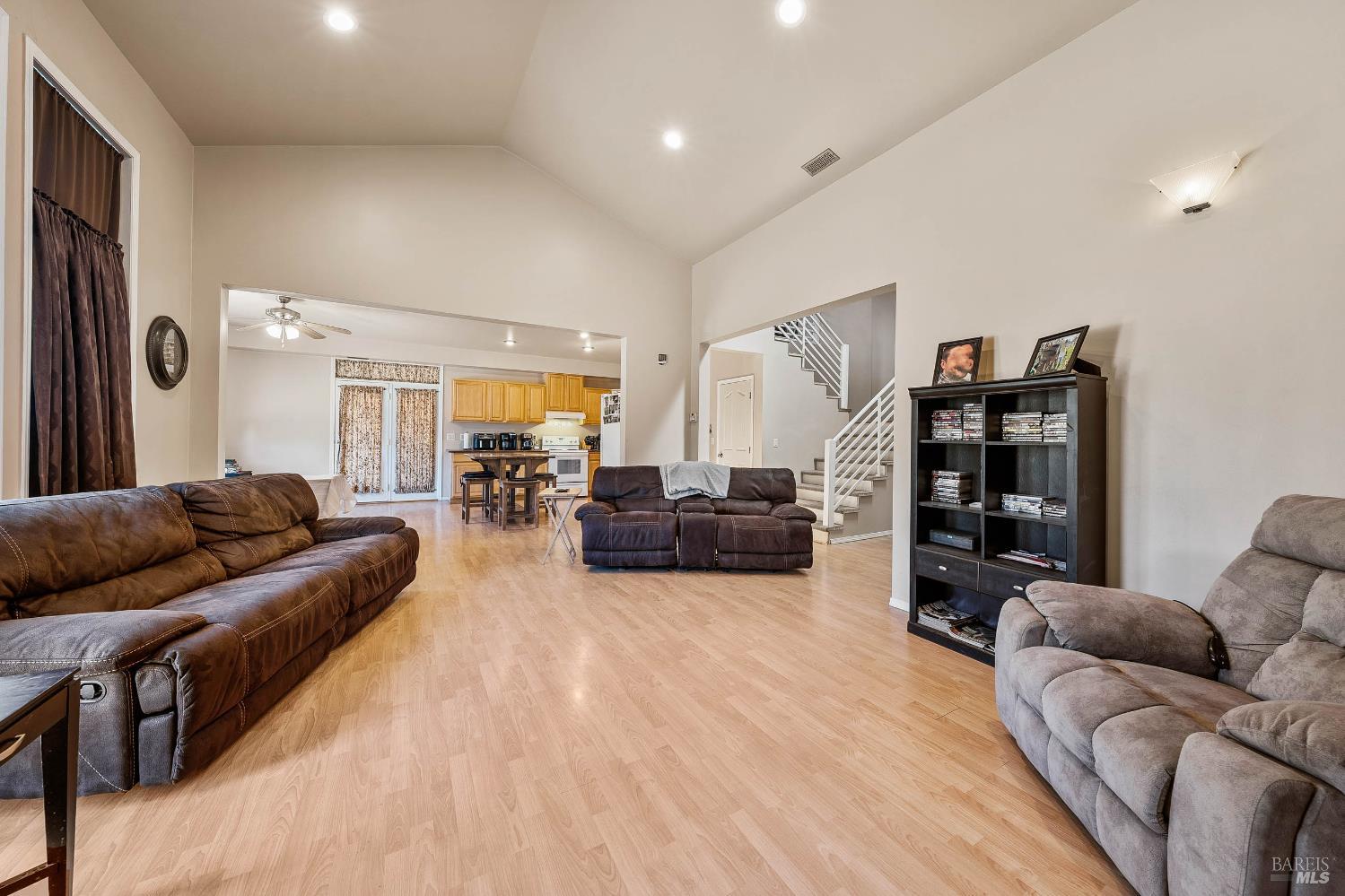 Detail Gallery Image 17 of 56 For 2920 Meadow Creek Rd, Clearlake Oaks,  CA 95423 - 3 Beds | 2/1 Baths