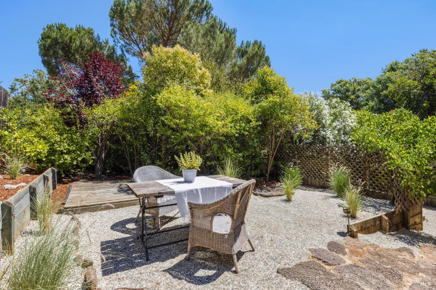 Detail Gallery Image 4 of 41 For 16 Marion Ct, Novato,  CA 94945 - 3 Beds | 1 Baths