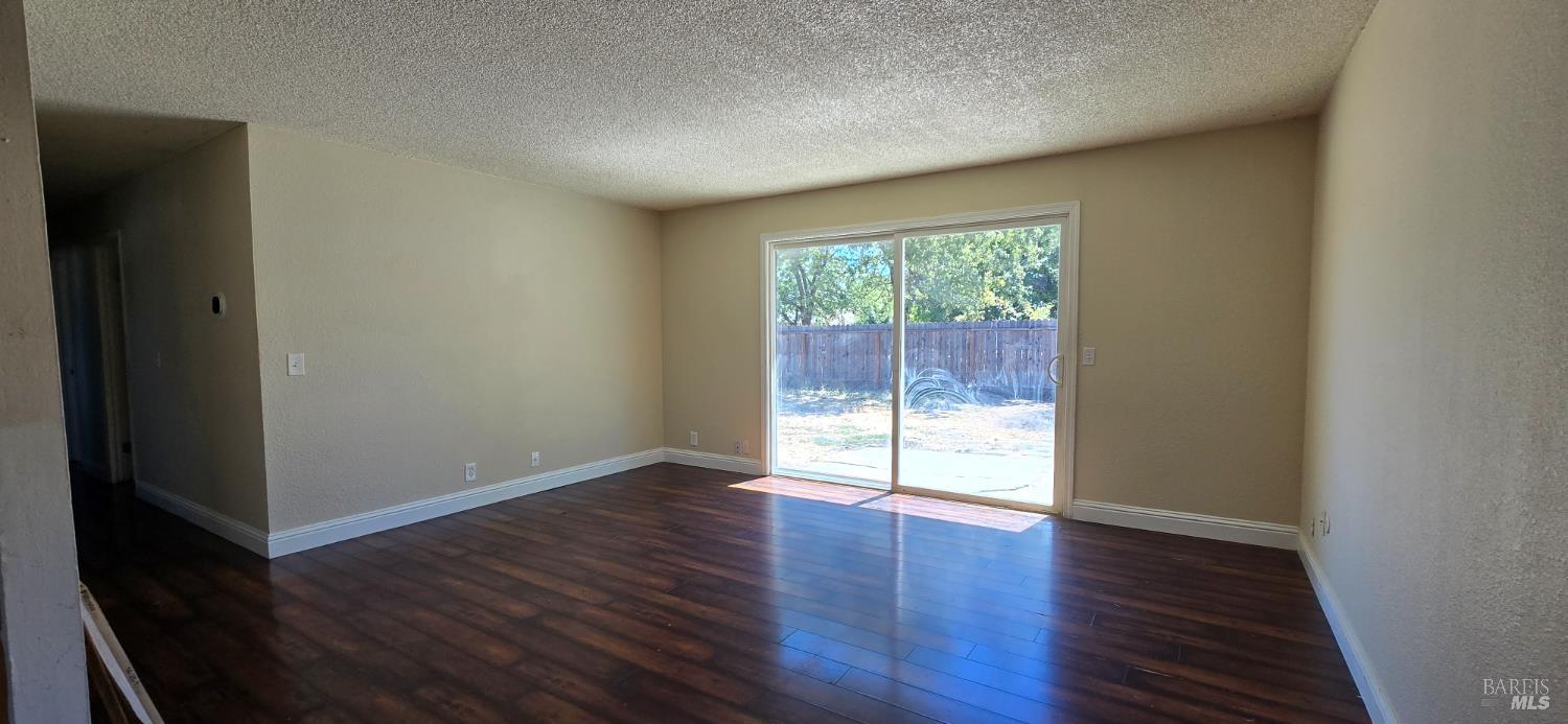 Detail Gallery Image 5 of 13 For 1296 Balsam Way, Vacaville,  CA 95687 - 3 Beds | 1 Baths