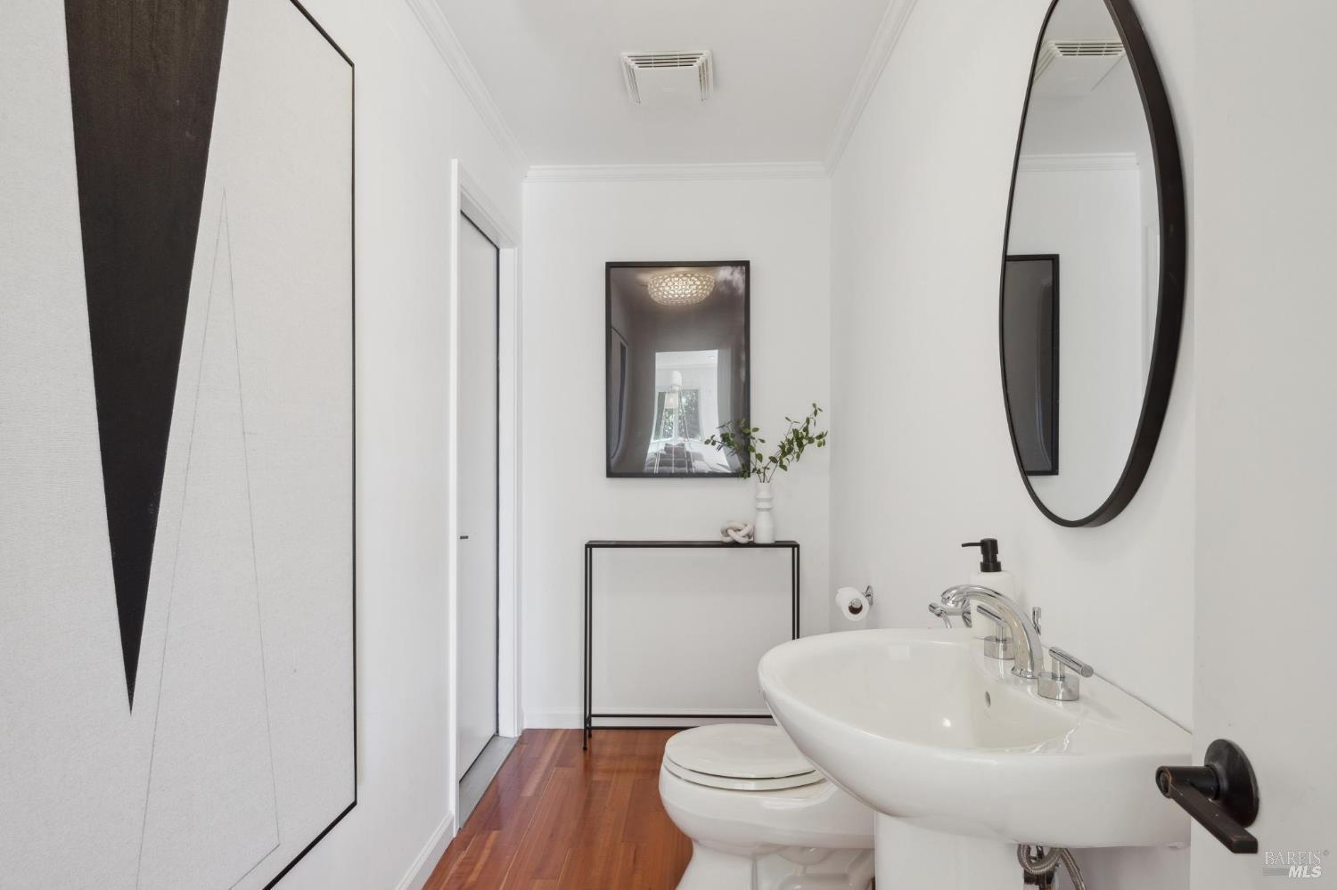 Detail Gallery Image 16 of 47 For 84 Eastview Ave, Tiburon,  CA 94920 - 3 Beds | 2/1 Baths