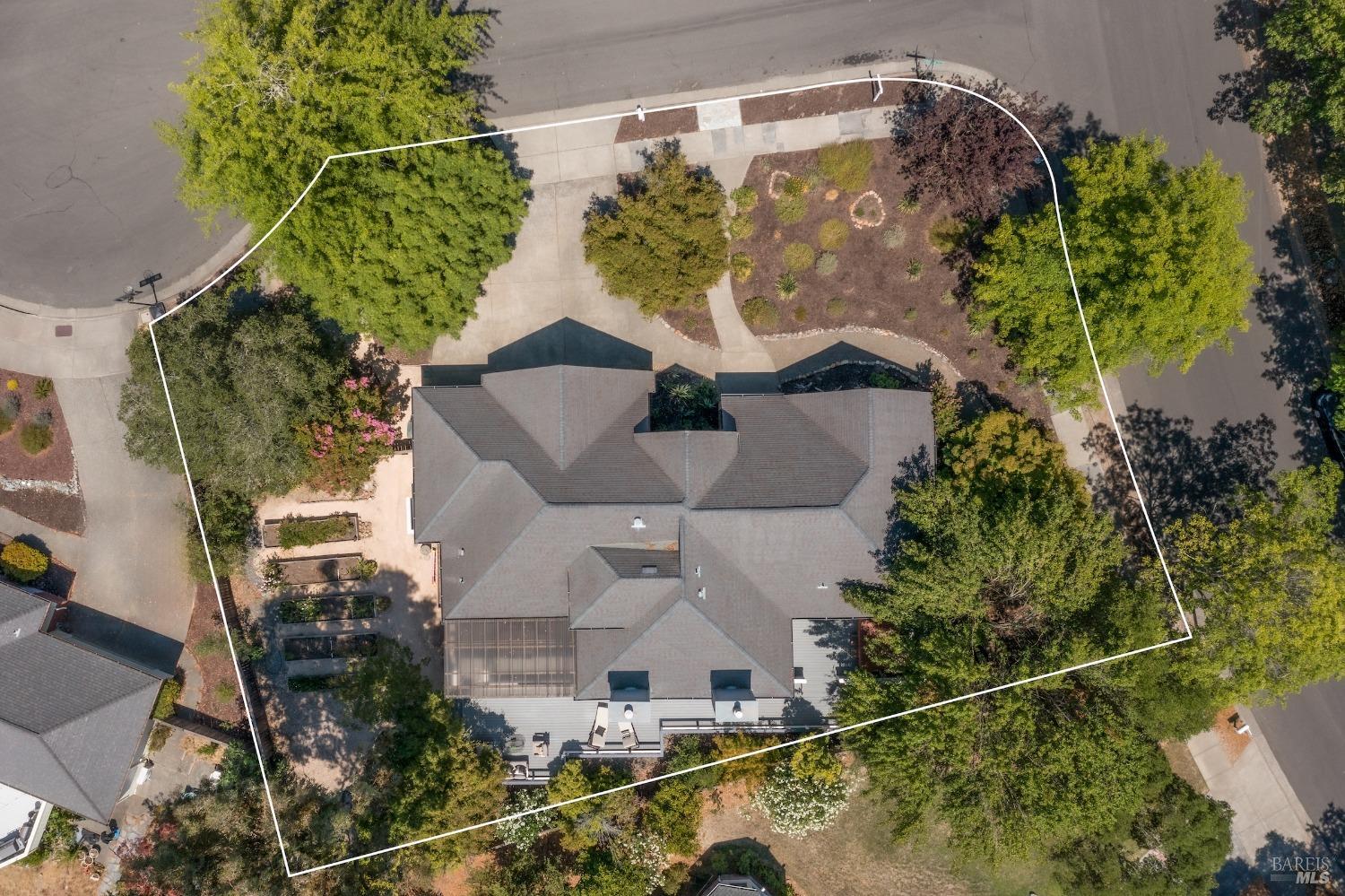 Detail Gallery Image 11 of 36 For 4713 Circle B Pl, Santa Rosa,  CA 95405 - 4 Beds | 3/1 Baths