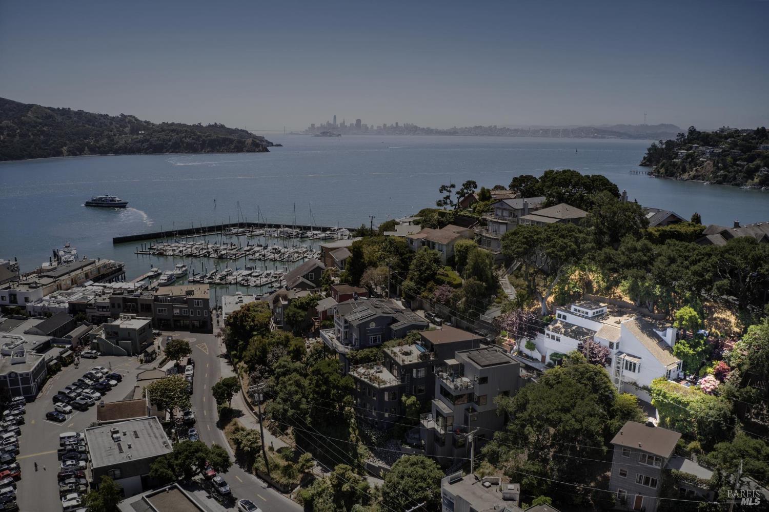 Detail Gallery Image 35 of 47 For 84 Eastview Ave, Tiburon,  CA 94920 - 3 Beds | 2/1 Baths
