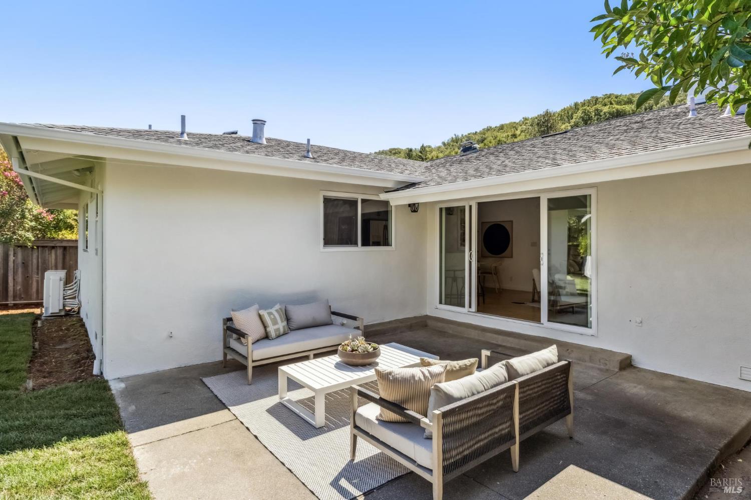 Detail Gallery Image 33 of 46 For 296 Elvia Ct, San Rafael,  CA 94903 - 3 Beds | 2 Baths