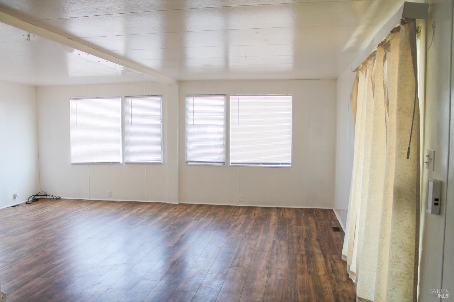 Detail Gallery Image 4 of 7 For 77 Heliotrope St, Vallejo,  CA 94589 - 2 Beds | 2 Baths