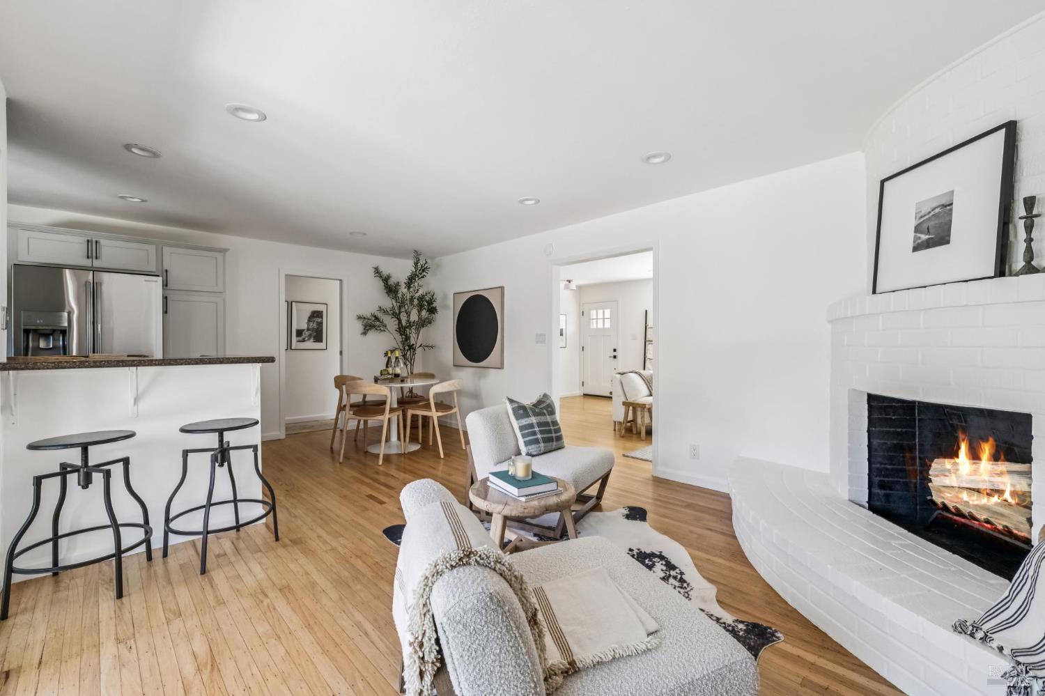 Detail Gallery Image 9 of 46 For 296 Elvia Ct, San Rafael,  CA 94903 - 3 Beds | 2 Baths
