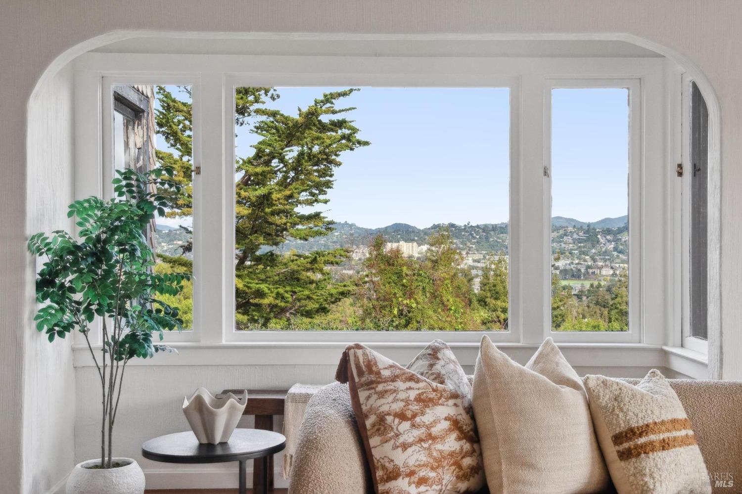 Detail Gallery Image 7 of 70 For 112 Edison Ave, Corte Madera,  CA 94925 - 5 Beds | 3 Baths