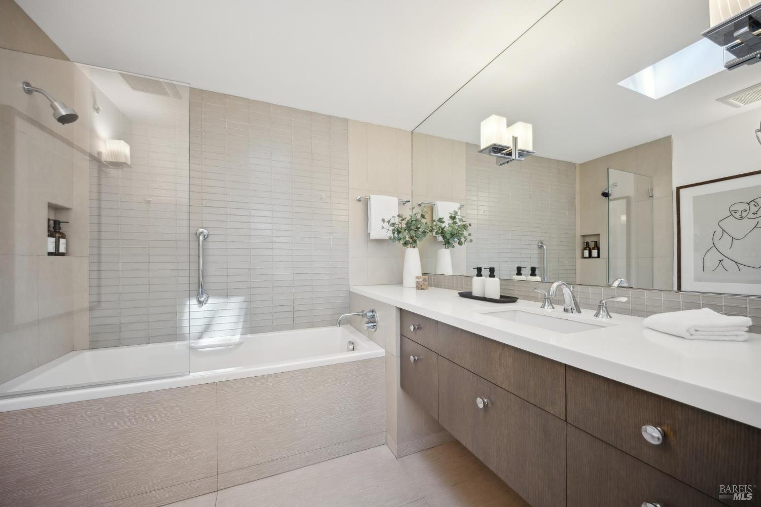 Detail Gallery Image 23 of 47 For 84 Eastview Ave, Tiburon,  CA 94920 - 3 Beds | 2/1 Baths
