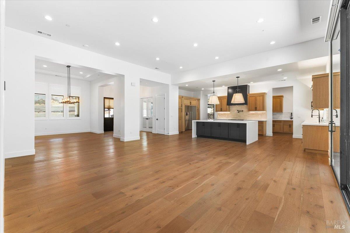 Detail Gallery Image 12 of 59 For 794 Los Olivos Rd, Santa Rosa,  CA 95404 - 4 Beds | 3/1 Baths