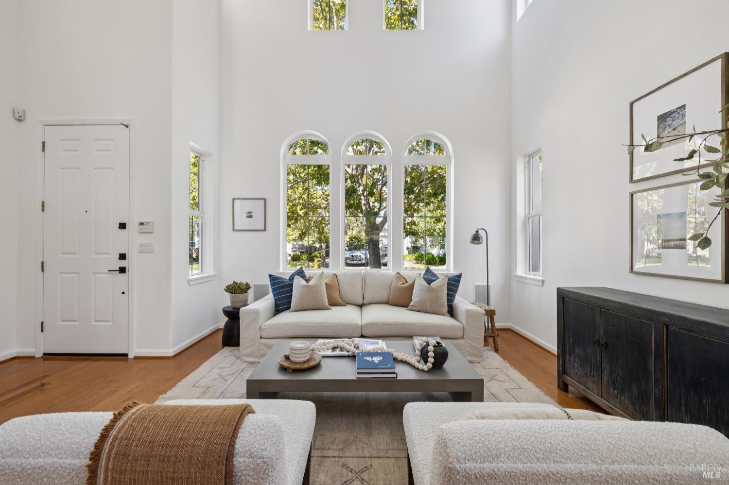 Detail Gallery Image 5 of 52 For 24 Sunny Cove Dr, Novato,  CA 94949 - 5 Beds | 3/1 Baths