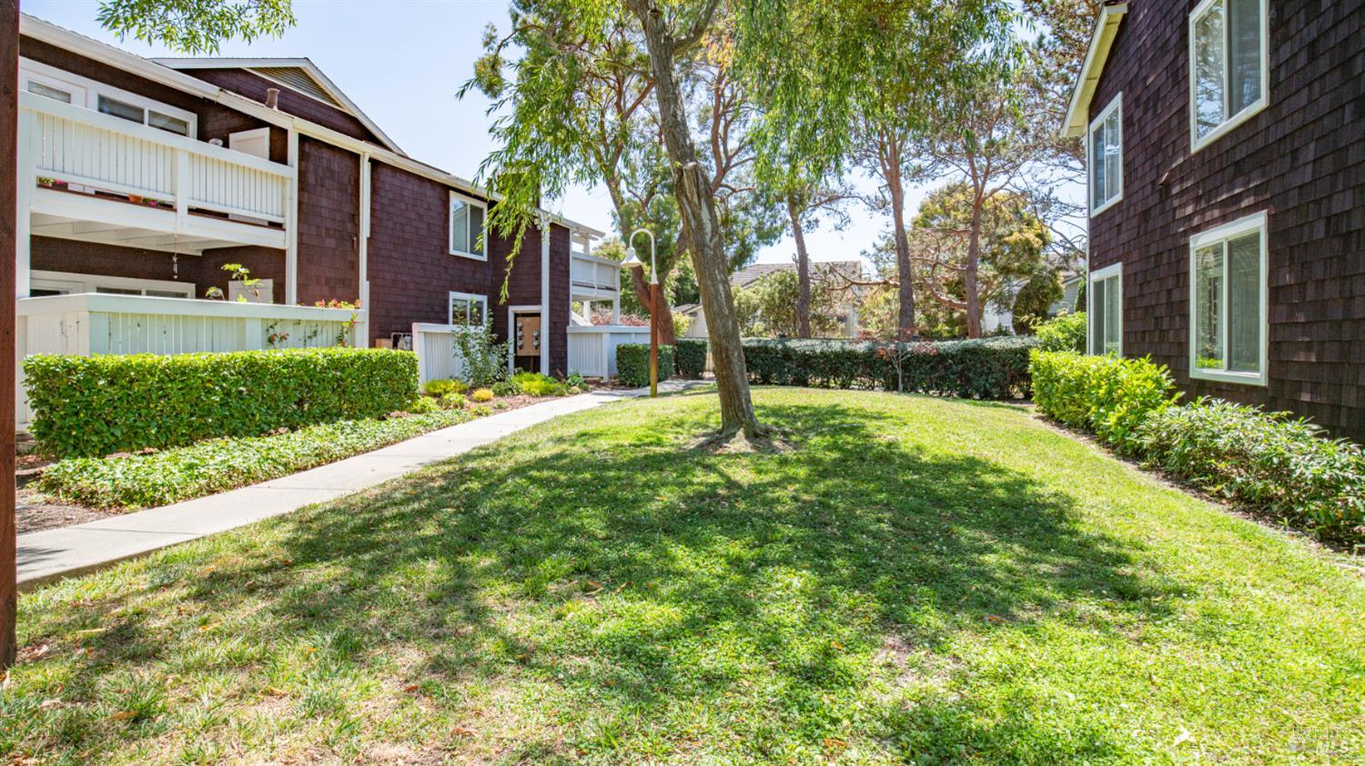 Detail Gallery Image 3 of 24 For 209 E Bayside Ct, Richmond,  CA 94804 - 2 Beds | 2 Baths