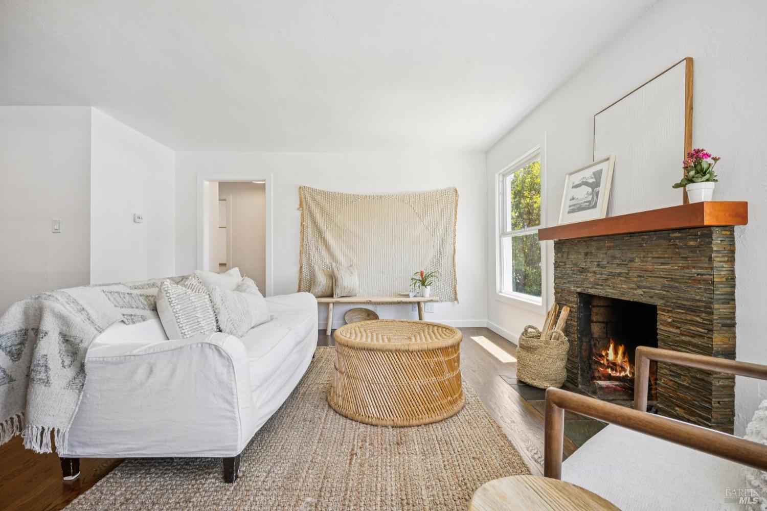 Detail Gallery Image 10 of 41 For 16 Marion Ct, Novato,  CA 94945 - 3 Beds | 1 Baths