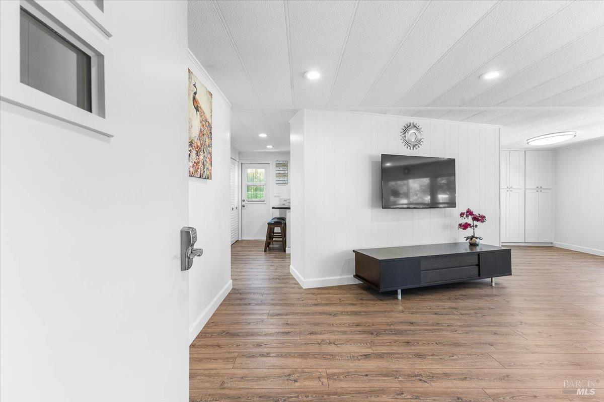 Detail Gallery Image 6 of 35 For 318 Rustic Ln, Rohnert Park,  CA 94928 - 2 Beds | 2 Baths