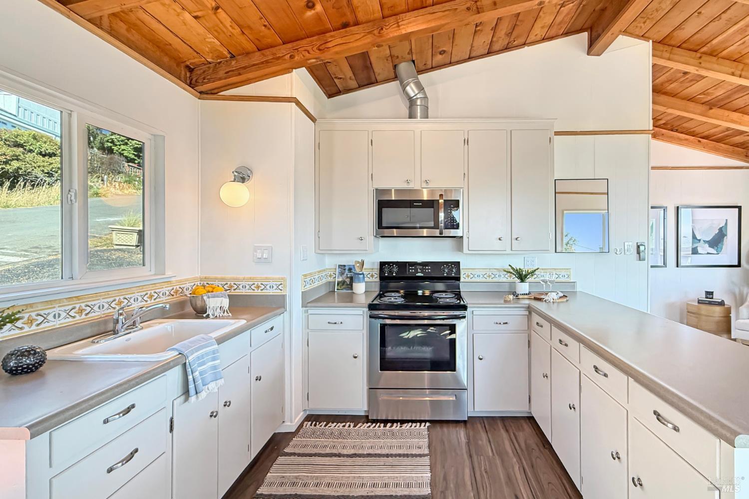Detail Gallery Image 10 of 61 For 10701 Hereford Dr, Jenner,  CA 95450 - 2 Beds | 1 Baths