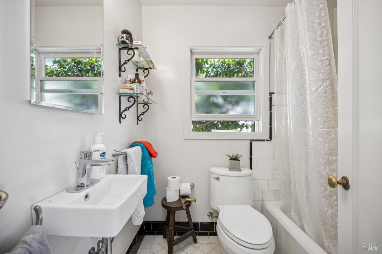 Detail Gallery Image 10 of 42 For 104 F St, San Rafael,  CA 94901 - – Beds | – Baths
