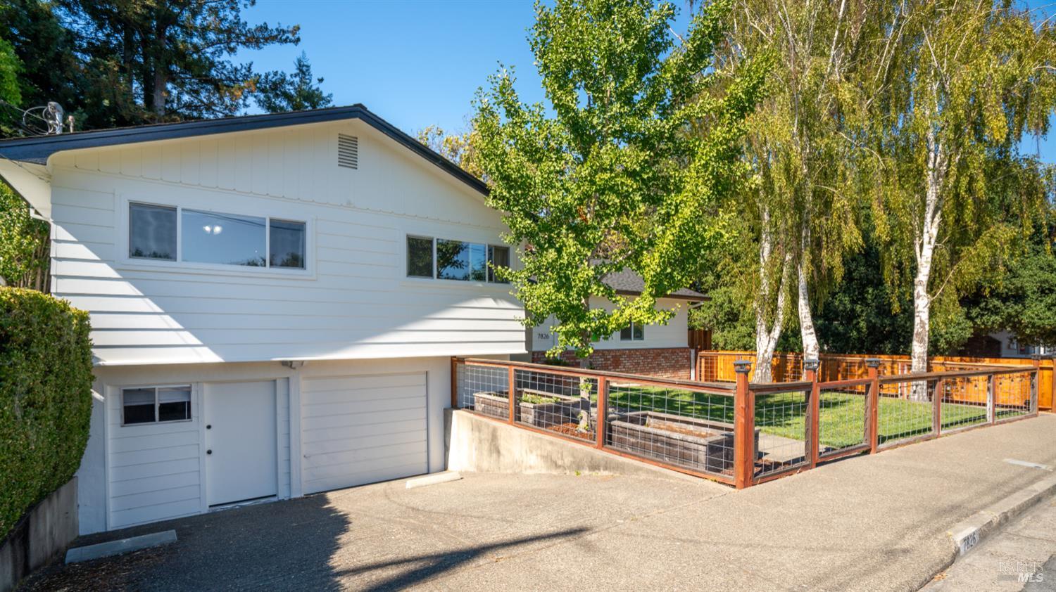 Detail Gallery Image 2 of 35 For 7826 Brookside Ave, Sebastopol,  CA 95472 - 4 Beds | 2/1 Baths