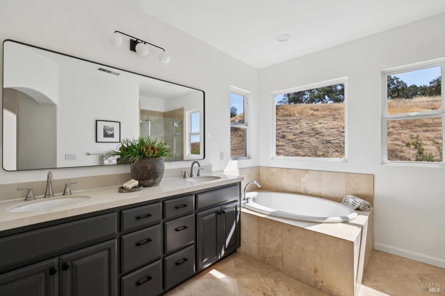 Detail Gallery Image 28 of 52 For 24 Sunny Cove Dr, Novato,  CA 94949 - 5 Beds | 3/1 Baths