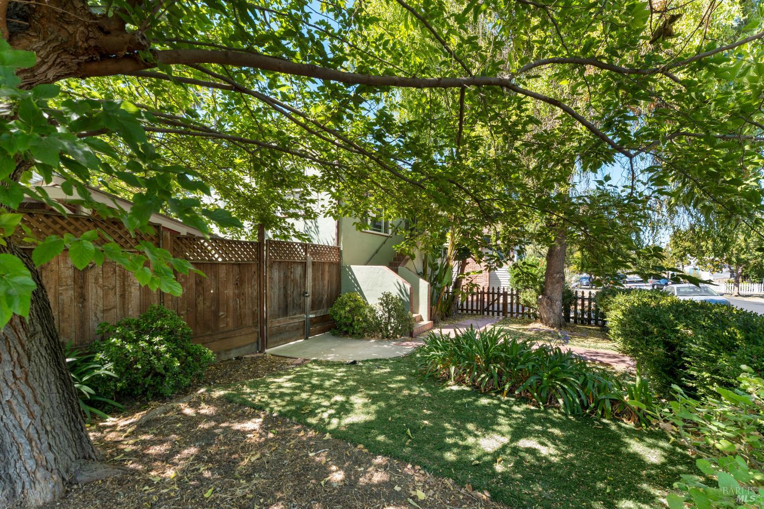 Detail Gallery Image 5 of 74 For 219 Mayo Ave, Vallejo,  CA 94590 - 3 Beds | 2 Baths