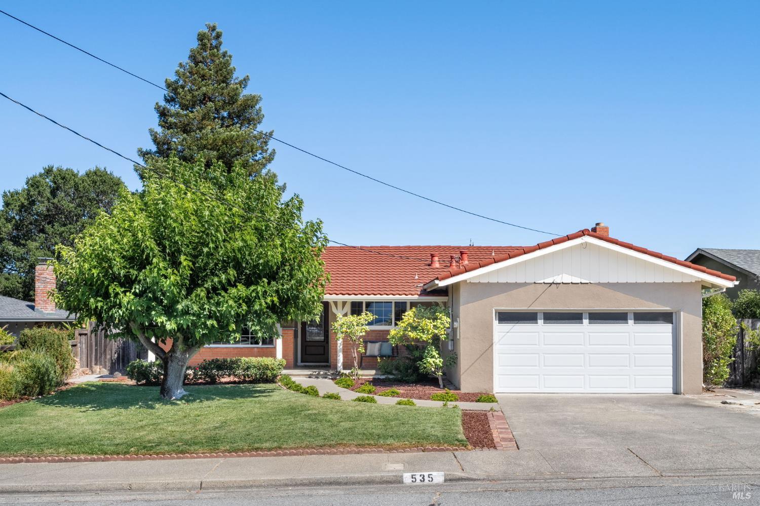 Detail Gallery Image 2 of 27 For 535 Tamarack Dr, San Rafael,  CA 94903 - 3 Beds | 2 Baths