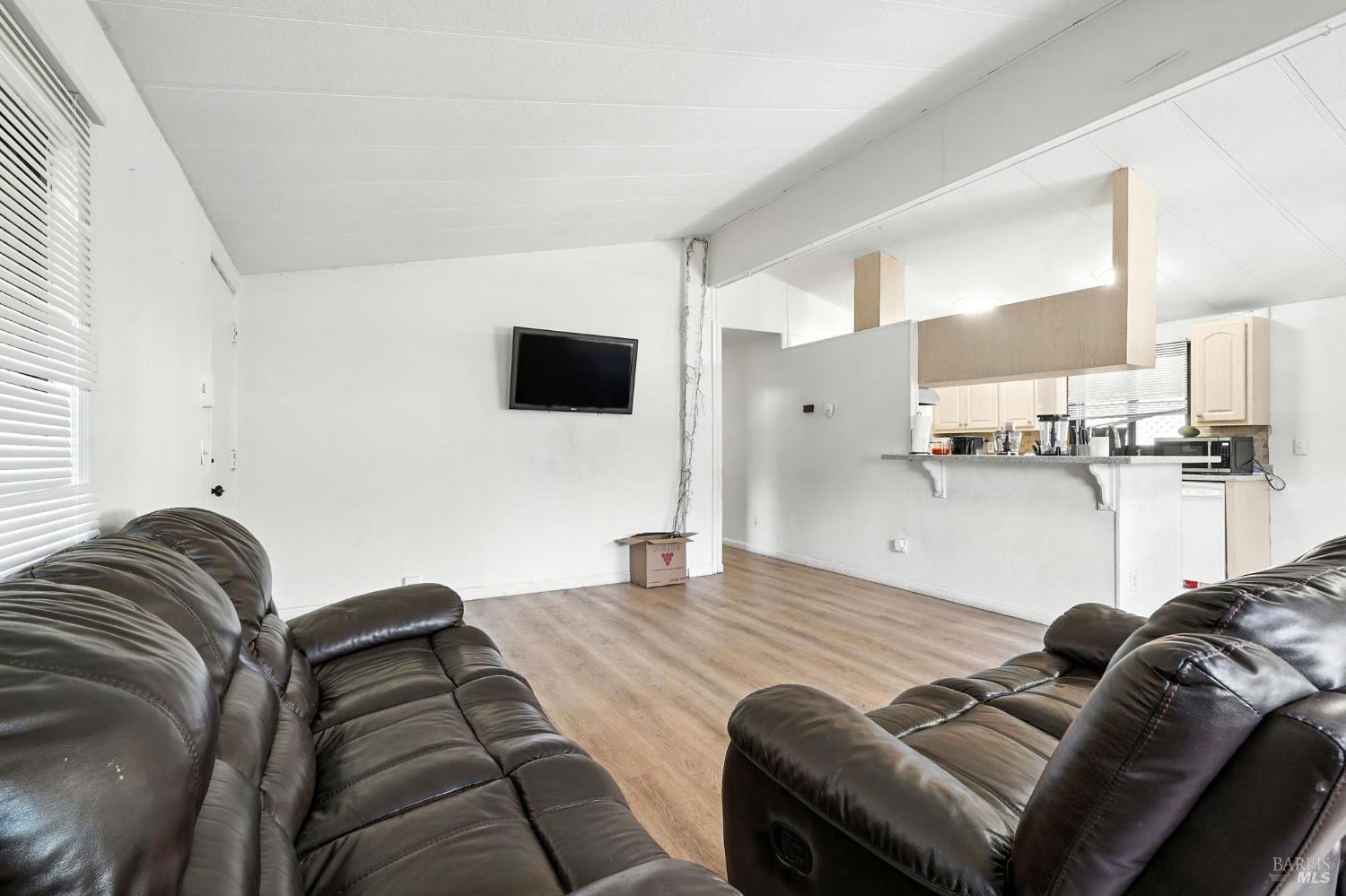 Detail Gallery Image 7 of 27 For 420 Sandstone Dr, Vallejo,  CA 94589 - 3 Beds | 2 Baths