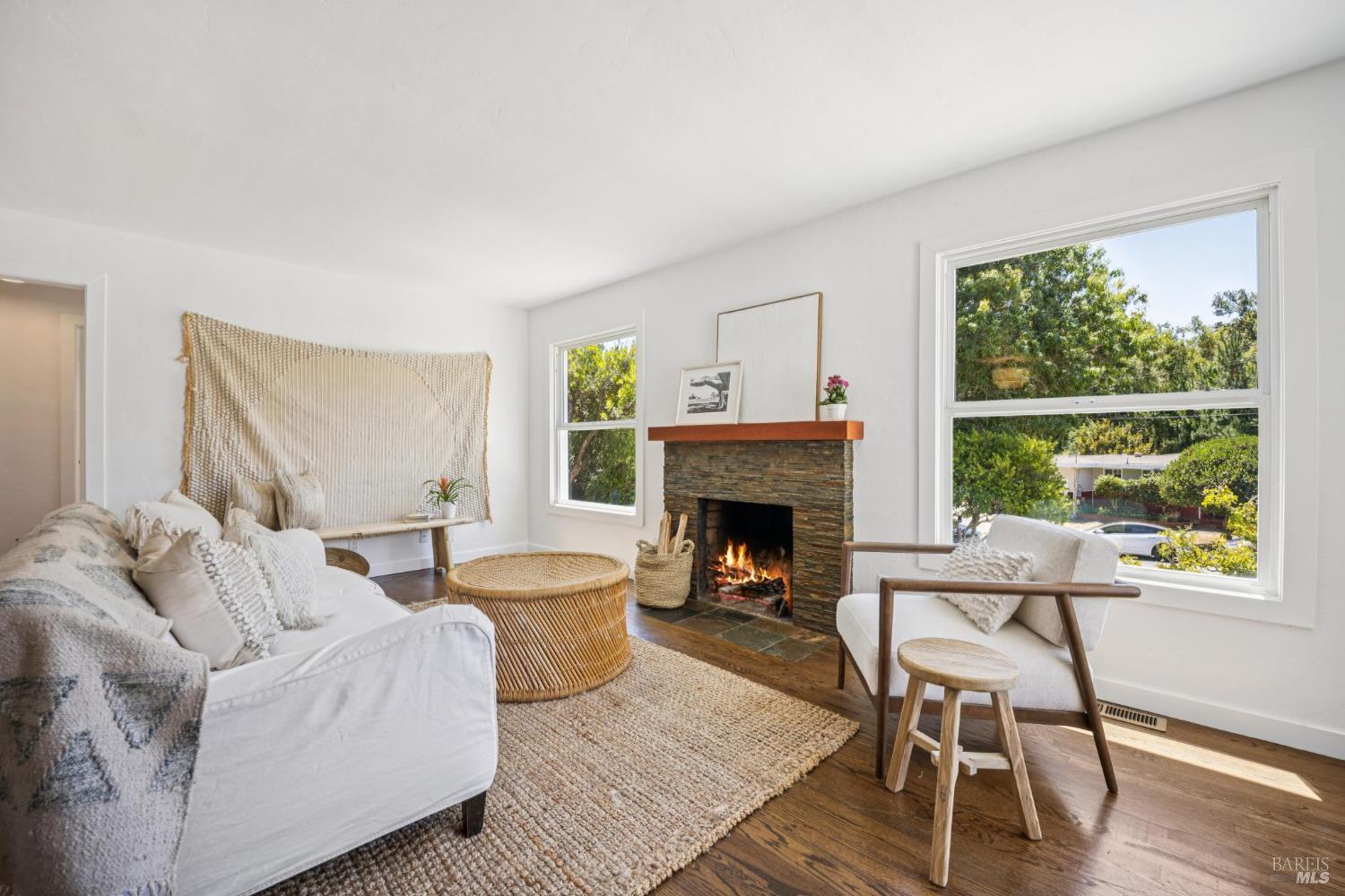 Detail Gallery Image 7 of 41 For 16 Marion Ct, Novato,  CA 94945 - 3 Beds | 1 Baths