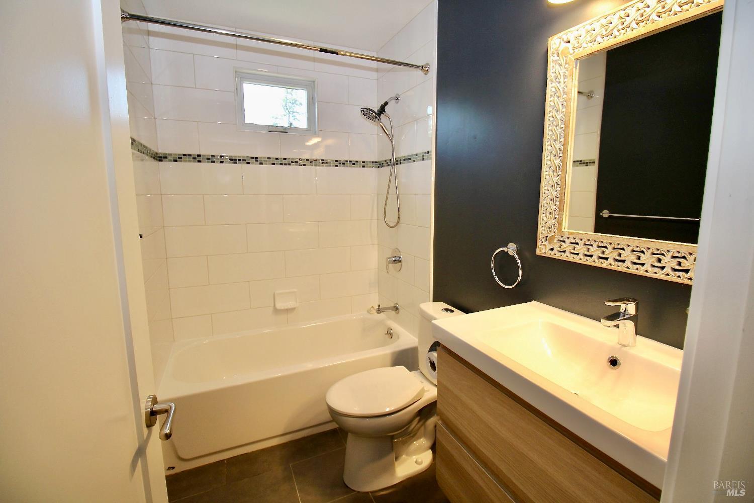 Detail Gallery Image 13 of 18 For 6 Juno Rd, Tiburon,  CA 94920 - 4 Beds | 2 Baths