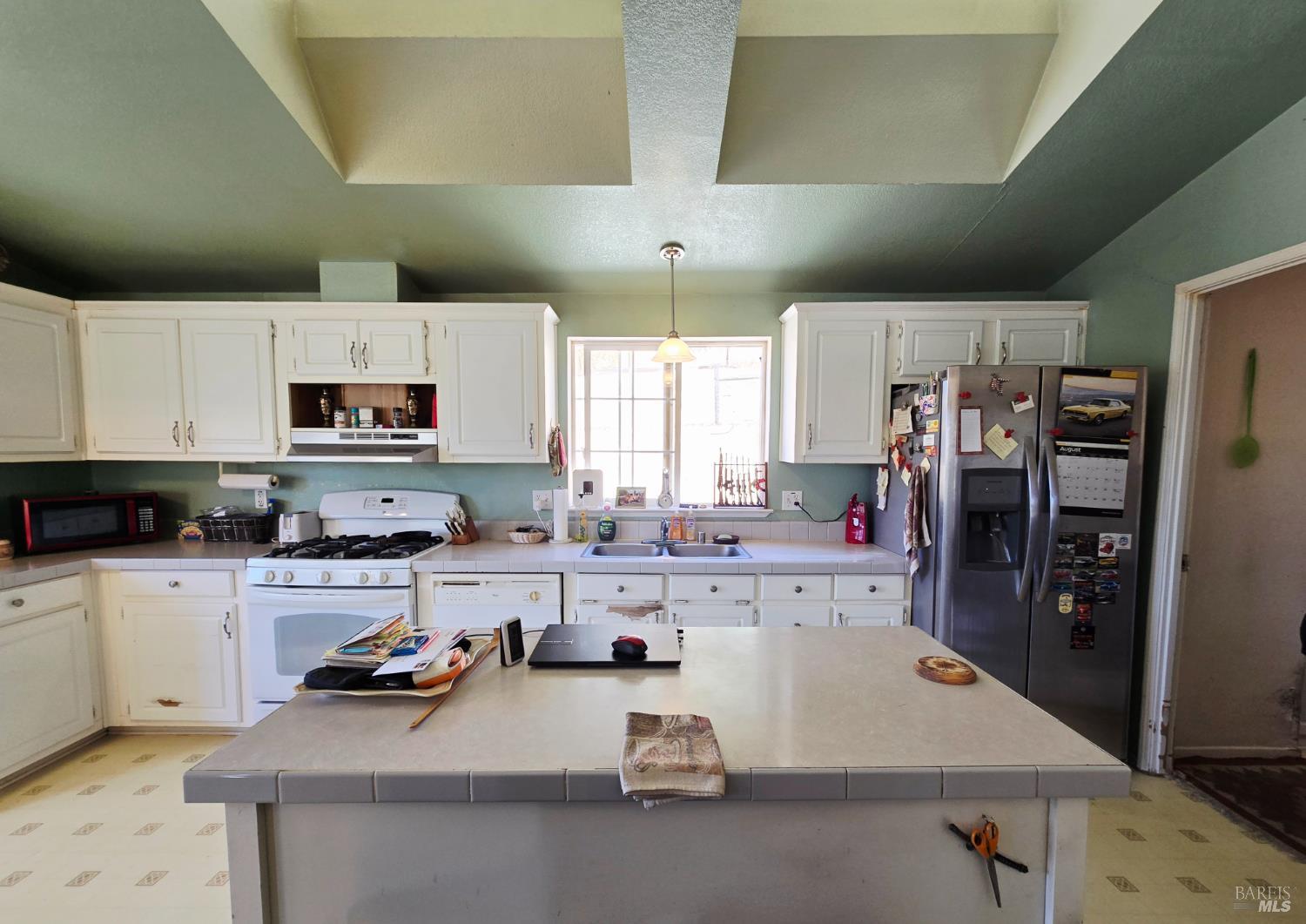 Detail Gallery Image 18 of 32 For 2110 Fern Canyon Rd, Ukiah,  CA 95482 - 3 Beds | 2 Baths