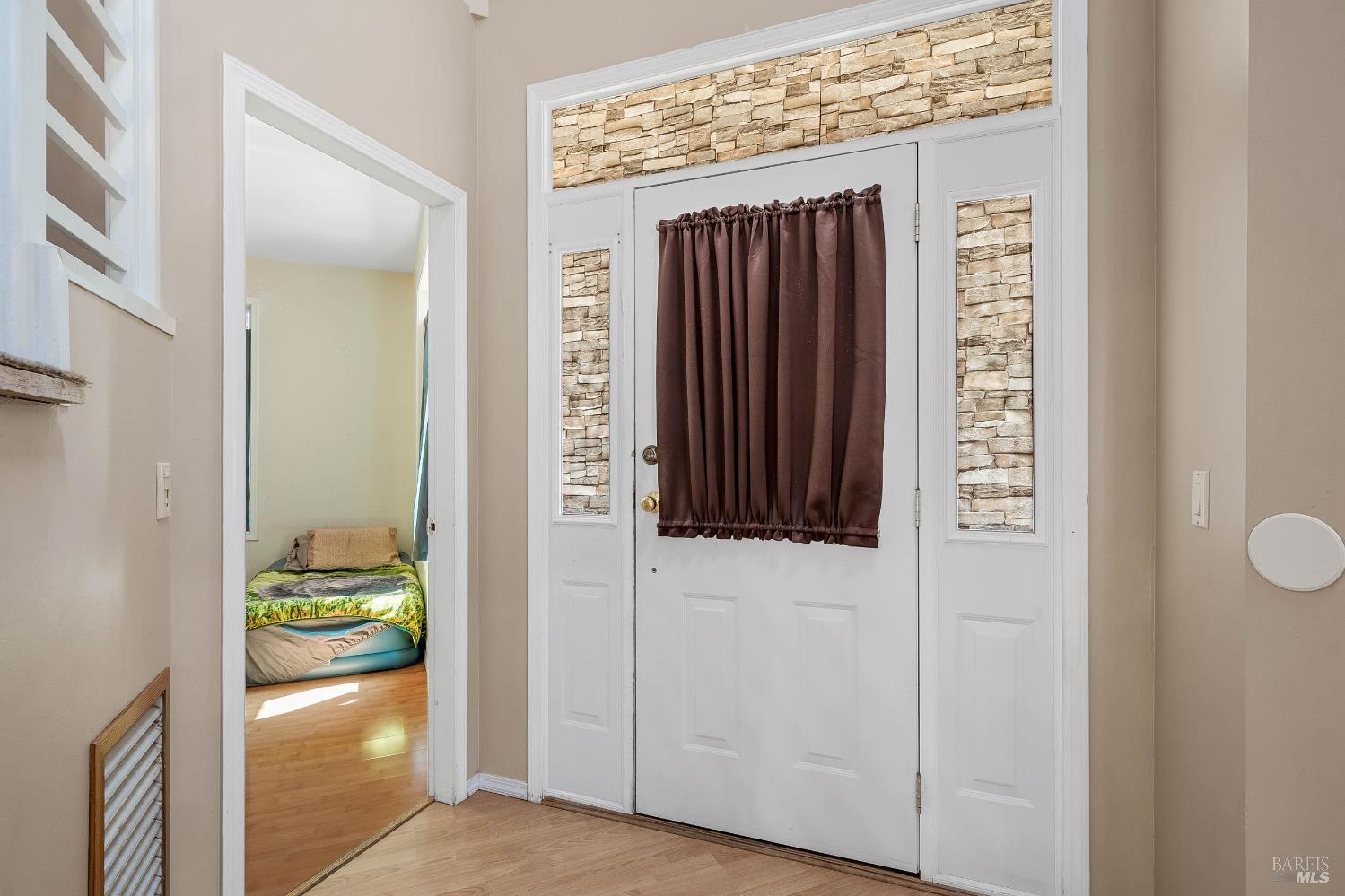 Detail Gallery Image 12 of 56 For 2920 Meadow Creek Rd, Clearlake Oaks,  CA 95423 - 3 Beds | 2/1 Baths
