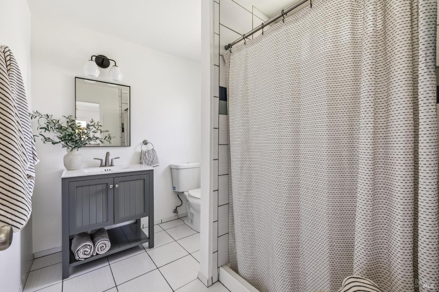 Detail Gallery Image 22 of 46 For 296 Elvia Ct, San Rafael,  CA 94903 - 3 Beds | 2 Baths