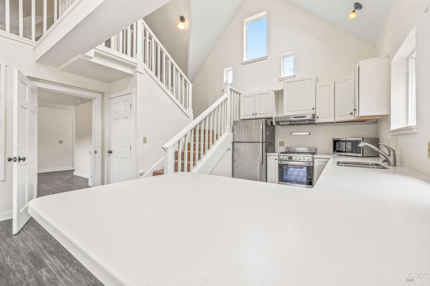 Detail Gallery Image 7 of 18 For 32500 Gibney Ln, Fort Bragg,  CA 95437 - 3 Beds | 3 Baths