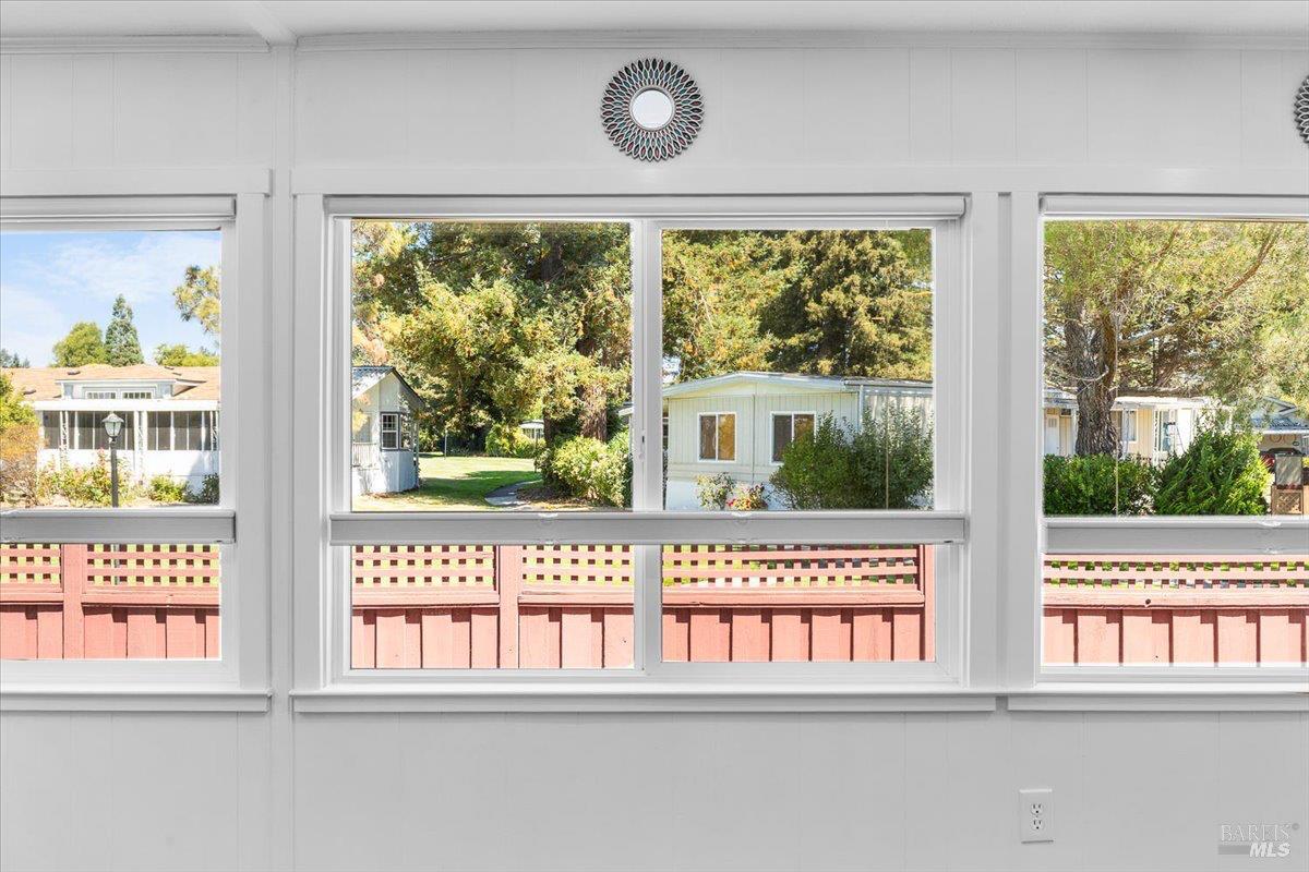 Detail Gallery Image 9 of 35 For 318 Rustic Ln, Rohnert Park,  CA 94928 - 2 Beds | 2 Baths