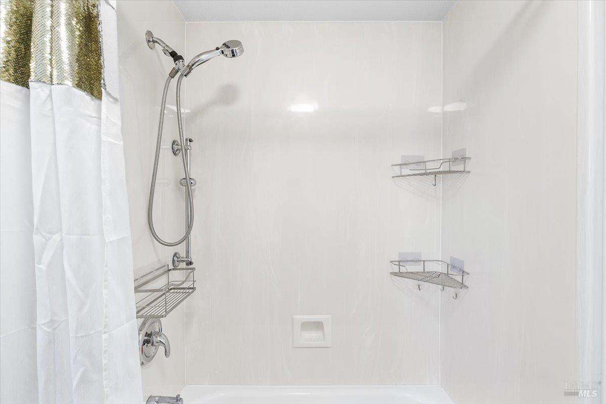 Detail Gallery Image 25 of 35 For 318 Rustic Ln, Rohnert Park,  CA 94928 - 2 Beds | 2 Baths